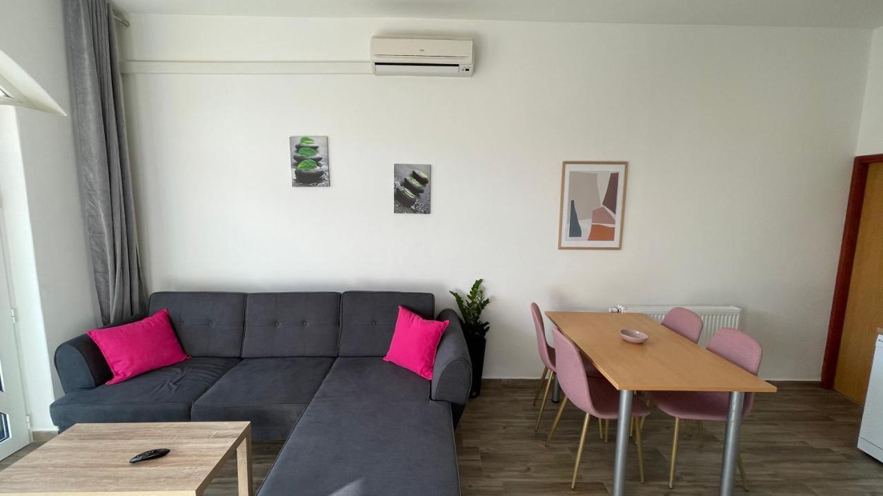 Apartments San Sukosan Bagian luar foto